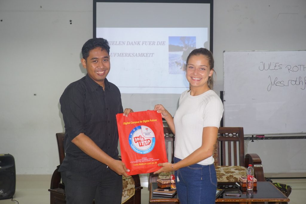 UKM Astralic ITTP Latih Kemampuan Bersama Narasumber Asal